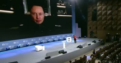 Илон Маск - Илон Маск во время научного марафона пошутил, что он инопланетянин из будущего - klops.ru