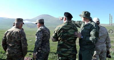 Военные атташе побывали у Черного озера в Сюникской области Армении - ru.armeniasputnik.am - Армения - Сюникская обл.