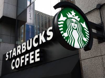 Артем Белов - Молочники пожаловались, что у Starbucks в кофе неправильное "молоко" - sobesednik.ru - Starbucks