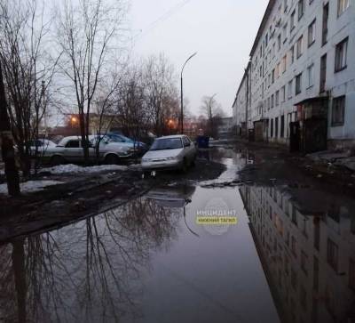 В весенних потопах во дворах Нижнего Тагила обвинили жителей и нехватку кадров - znak.com