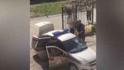 Дети забаррикадировались в классах: подробности нападения в школе Березников - vesti.ru - Пермь - Пермский край