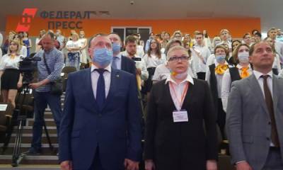 Алексей Орлов - Мэр Екатеринбурга поздравил выпускников самой большой школы города - fedpress.ru - Екатеринбург