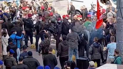 Виктор Медведчук - В Киеве националисты устроили беспорядки и драку со сторонниками Виктора Медведчука - 1tv.ru - Киев - Крым