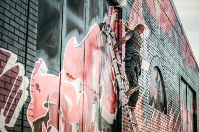 Александр Беглов - В Петербурге разрешили установить первую стену для граффити - abnews.ru - Санкт-Петербург - район Петроградский