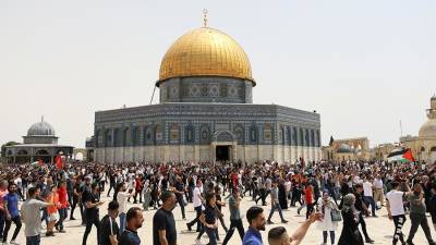 Не менее 25 человек были ранены в ходе беспорядков у мечети в Иерусалиме - iz.ru - Иерусалим