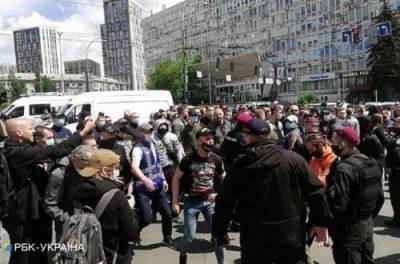 Виктор Медведчук - Под судом по делу Медведчука произошла потасовка - from-ua.com - Киев