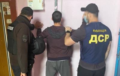 В Харькове псевдополицейские требовали взятки у наркодилеров - korrespondent.net - Харьков