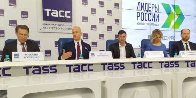Сергей Кириенко - Михаил Мурашко - Более 173 тысяч человек подали заявки на конкурс "Лидеры России" - ruposters.ru