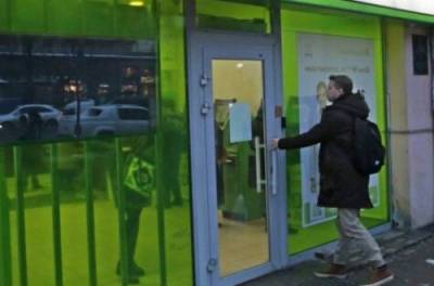 ПриватБанк обвинили в дискриминации некоторых клиентов: недовольным дали совет - from-ua.com - Луганская обл. - Львов - Луганск