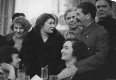 Иосиф Сталин - Анна Рубинштейн: что стало с тайной женой Сталина - russian7.ru