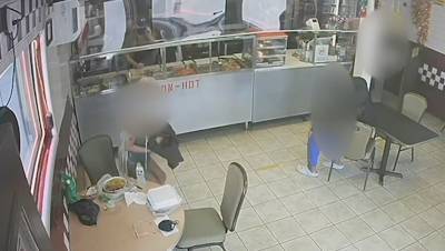 На видео с камеры наблюдения девочка-подросток вошла в ресторан и отдала новорожденного клиенту - usa.one - шт.Нью-Джерси - Джерси