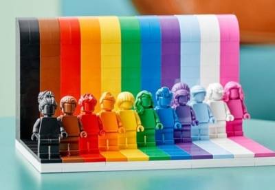 Lego - Lego представит первый набор в поддержку ЛГБТ- сообщества - facenews.ua - Дания