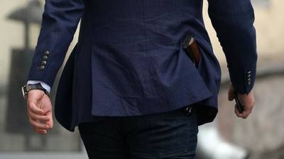 В Ленобласти директор компании выстрелил в раскритиковавшего его клиента - iz.ru - Ленинградская обл.