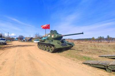 Военнослужащие Бурятии привезли к дому ветерана-танкиста танк Т-34 - ulan.mk.ru - Воронежская обл. - Улан-Удэ - респ.Бурятия - район Прибайкальский