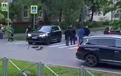 В Подмосковье водитель открыл стрельбу по пешеходам после того, как сам чуть не сбил их на зебре - bloknot.ru - Москва - Московская обл.