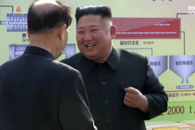 Ким Ченын - Ким Чен Ын - Ким Чен Ын запретил всей стране носить узкие джинсы из-за "влияния Запада" - obzor.lt - КНДР - Запрет