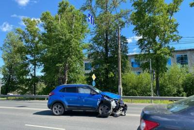 На скоростной дороге в Твери искорежило две легковушки - tver.mk.ru - Тверь