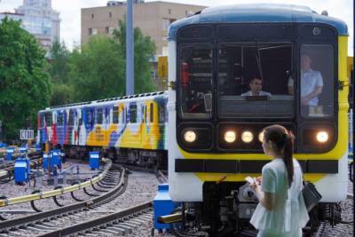 Максим Ликсутов - Граффити-поезд будет курсировать в столичном метро до середины сентября - vm.ru - Москва
