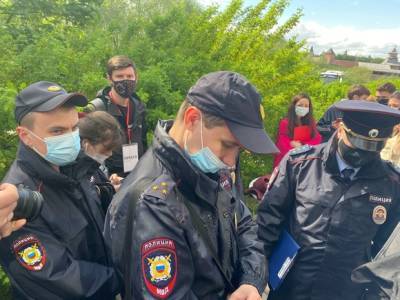 Юлия Галямина - На Земский съезд приехала полиция с рулеткой (фото) - rosbalt.ru - Великий Новгород