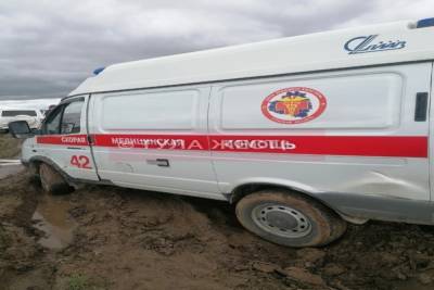 Под Алексином в грязи застряла машина скорой помощи и спасатели - tula.mk.ru - Тула - Тульская обл.
