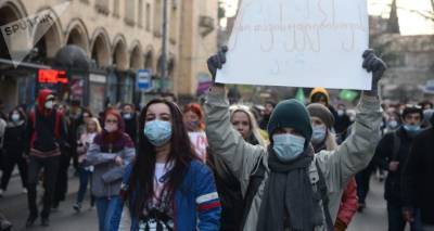 Золушек здесь нет: партия "Гирчи" устроила шествие в Тбилиси против "комендантского часа" - sputnik-georgia.ru - Грузия - Тбилиси