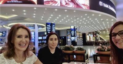 С подругами в Дубае: в Сети появилось новое фото дочери богатого шейха, который якобы держит ее в заложниках - tsn.ua - Эмираты