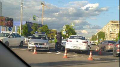 Питер Онлайн - В Петербурге конфликт водителей закончился поножовщиной - piter.tv - Санкт-Петербург