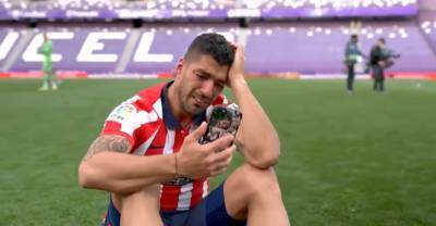 Луис Суарес - Суарес сел на газон и заплакал после победы "Атлетико" в Ла Лиге - reendex.ru - Испания - Уругвай