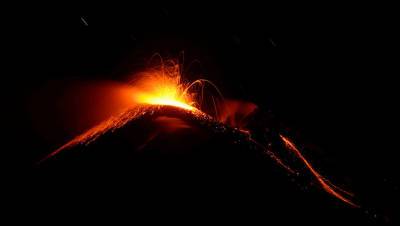 Лава извергающегося вулкана Ньирагонго достигла пределов города Гома - gazeta.ru - Руанда - Гома