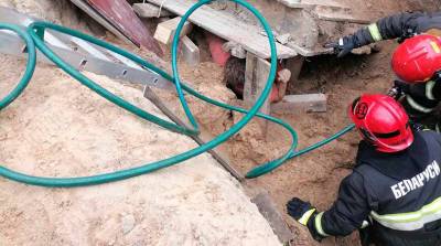 В Гродно спасатели помогли мужчине выбраться из-под завала (+видео) - grodnonews.by