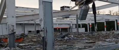 Денис Казанский - Журналист Казанский показал фото пострадавшего от вандалов здания супермаркета «Амстор» в оккупированной Горловке - w-n.com.ua - Горловка - Казань