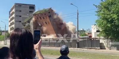 В Харькове в районе Южного вокзала подорвали еще одно здание элеватора, видео - ТЕЛЕГРАФ - telegraf.com.ua - Харьков