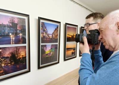 Фотоснимки утренних пейзажей и вечерней городской жизни можно увидеть на выставке молодого автора Алексея Алексейчика в галерее фотоклуба «Гродно» - grodnonews.by
