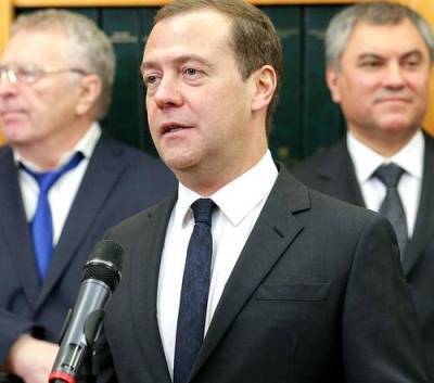 Дмитрий Медведев - Медведев объяснил свои слова об обязательной вакцинации против коронавируса - argumenti.ru