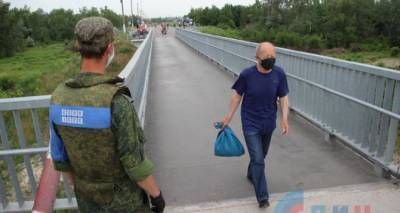 В Луганске указали причину, почему вернули назад в Станицу Луганскую 26 человек - cxid.info - Луганск - станица Луганская