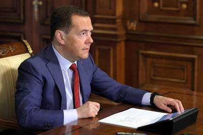 Дмитрий Медведев - Медведев объяснил свое заявление об обязательной вакцинации от COVID-19 - vm.ru