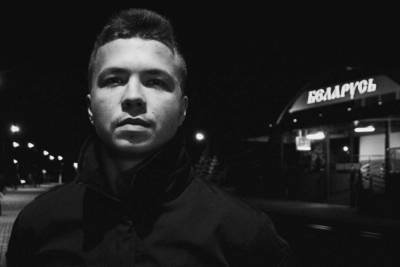 Перед вылетом из Афин Протасевич сообщил, что за ним следил лысый русский - mk.ru - Вильнюс