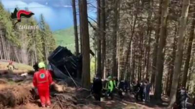 В Италии при крушении фуникулера погибли восемь человек - piter.tv - Италия