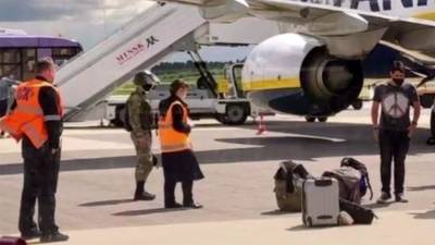 Экстренно севший в Минске самолет вылетел в пункт назначения - iz.ru - Вильнюс - Минск