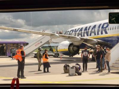 Роман Протасевич - Авиакомпания Ryanair заявила, что о "минировании" рейса с активистом Протасевичем - сообщили диспетчеры из Беларуси - unn.com.ua - Киев - Вильнюс - Минск - Афины