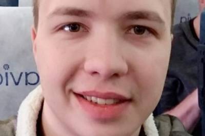 Роман Протасевич - Правозащитники полагают, что в аэропорту Минска задержали девушку Протасевича - mk.ru - Вильнюс - Минск