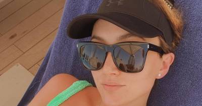 Анна Ризатдинова - Анна Ризатдинова в купальнике понежилась в бассейне - tsn.ua - Египет