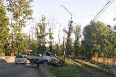 Пожилой хабаровчанин не справился с управлением и врезался в опору ЛЭП - hab.aif.ru - Хабаровск
