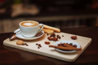 Как превратить утренний кофе в полезный для здоровья напиток, рассказали специалисты - lenta.ua