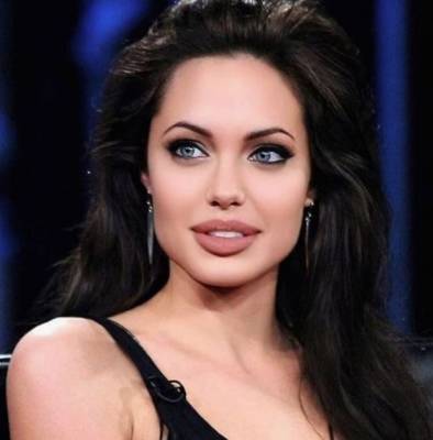 Анджелина Джоли - Бред Питт - 45-летняя Анджелина Джоли со свежим мейкапом дала фору 20-летним: "Красивее, чем самая красивая" - politeka.net