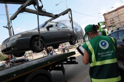 Столичных водителей эвакуированных автомобилей предупредили о мошенниках - vm.ru - Москва