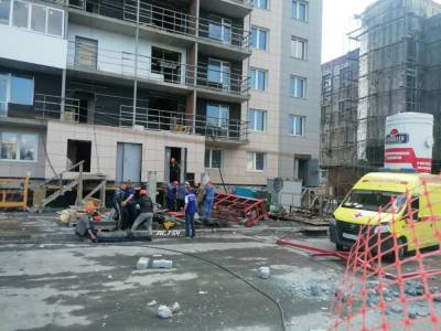 Рабочие упали с высоты на новосибирской стройке - news.vse42.ru - Новосибирск