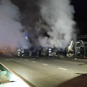 В ДТП с грузовиком в Киеве погибли три человека. Фото. Видео - reporter-ua.com - Киев