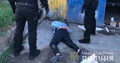 Выбивал из человека долг: в Одесской области задержали "смотрящего" и его поддельника - tsn.ua - Одесская обл.