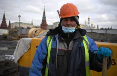 Рафик Загрутдинов - На стройках Москвы не хватает 25 тысяч рабочих - interfax-russia.ru - Москва